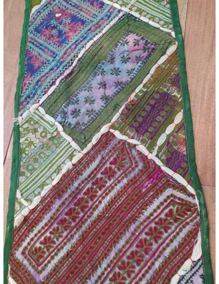 camino-bordado-patchwork-artesanal-estilo-boho-chic-textil-india-decoracion-mesa-kaylash