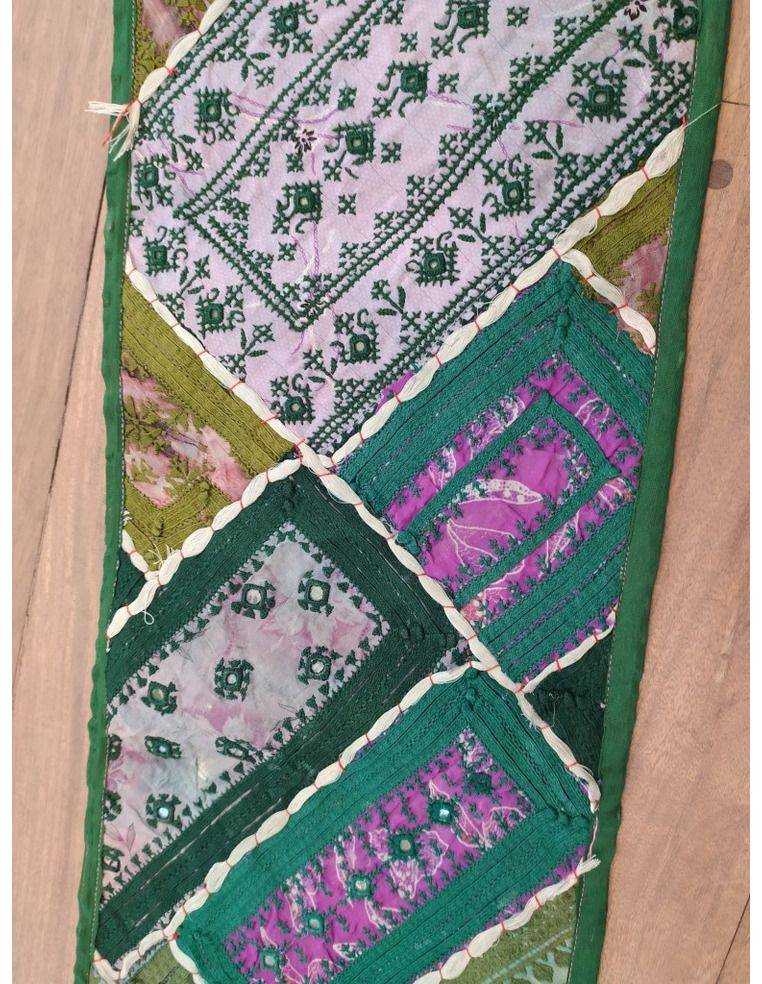 camino-bordado-patchwork-artesanal-estilo-boho-chic-textil-india-decoracion-mesa-kaylash