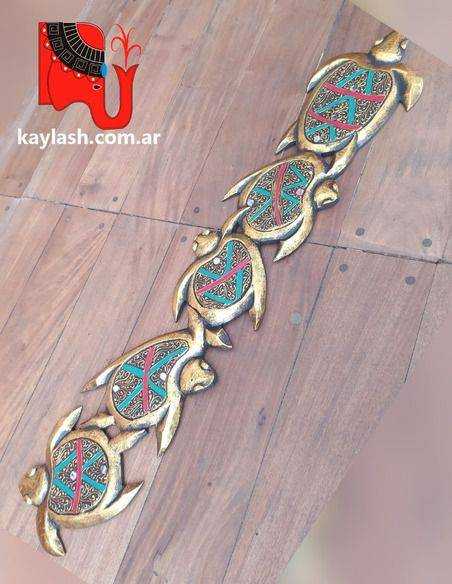 Tortugas en madera con resina Origen: Indonesia Tortugas en madera con resina Origen: Indonesia