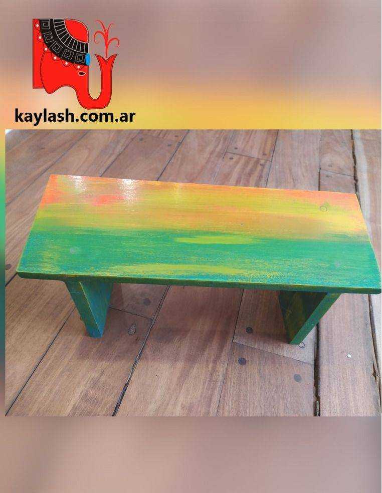 Banco de madera, en varios colores