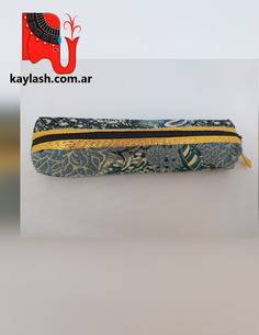 cartuchera-monedero-batik-artesanal-teñido-a-mano-accesorio-boho-organizacion-mistica-kaylash 2