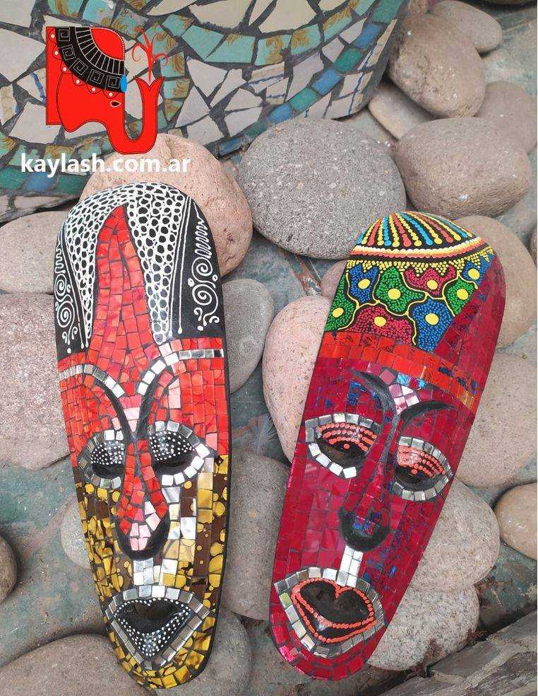 mascara-primitiva-con-vidrios-decoracion-etnica-artesanal-espejos-proteccion-hogar-kaylash