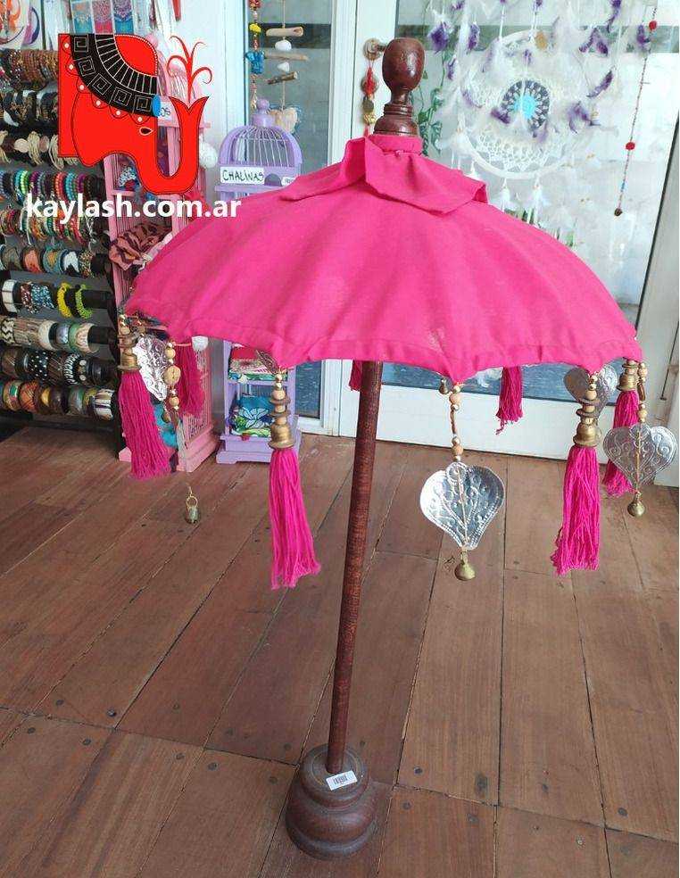 sombrilla-con-caireles-decorativa-artesanal-boho-chic-cristales-reflejo-luz-kaylash