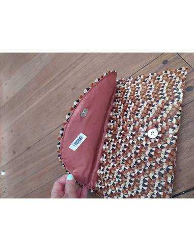 sobre-palm-leaf-cartera-mano-artesanal-hoja-palma-fibra-natural-moda-boho-chic-kaylash