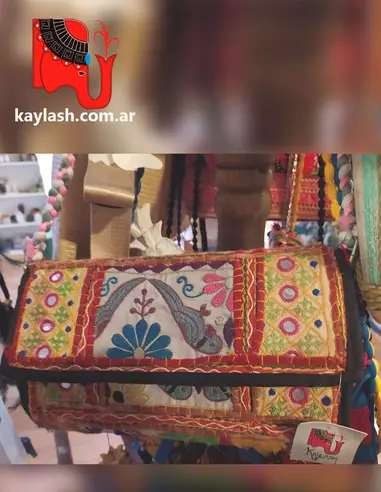 Cartera sobre tejida