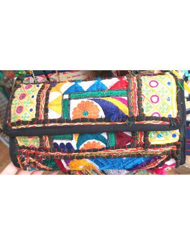 Cartera sobre tejida