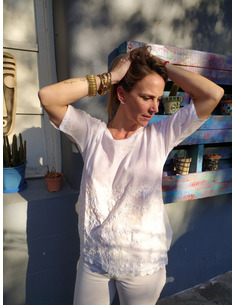 Blusa blanca bordada 2
