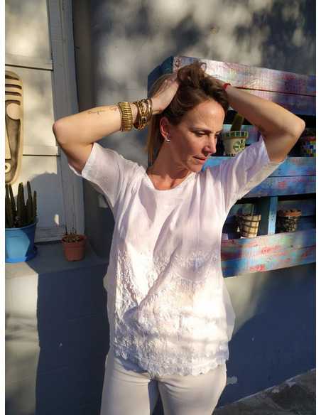 Blusa blanca bordada