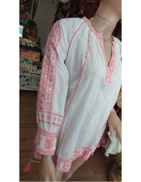 blusa-bordada-rosa-estilo-boho-chic-detalle-bordado-artesanal-mujer-kaylash