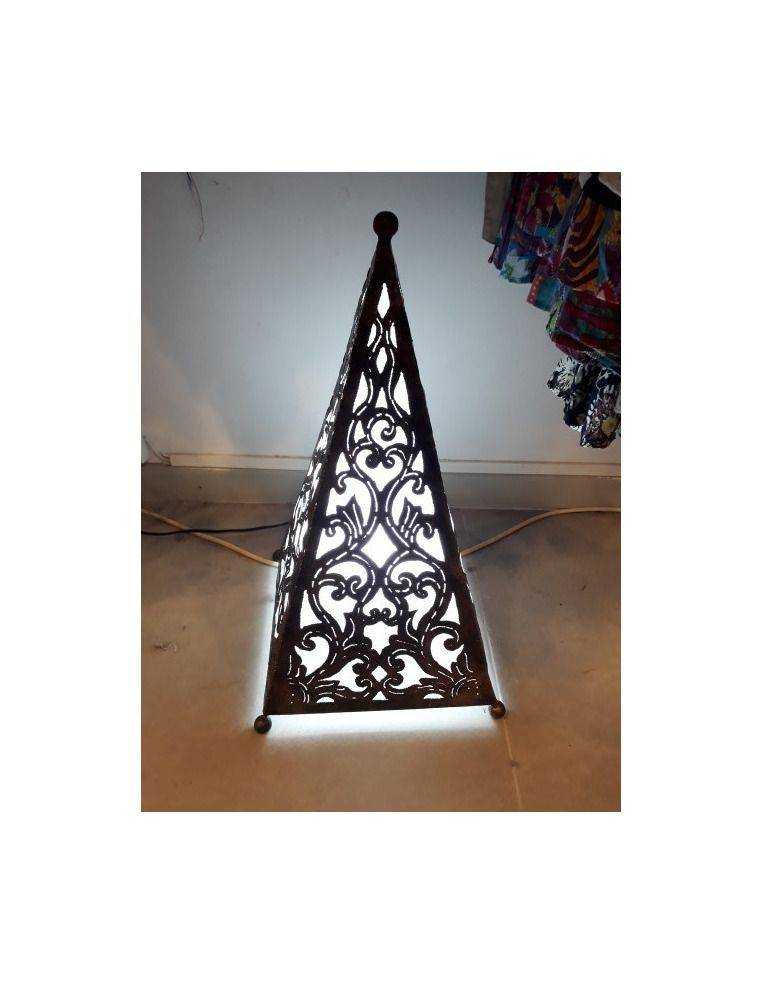 lampara-piramide-decorativa-pie-metal-chapa-tela-blanca-indonesia-iluminacion-mística-kaylash