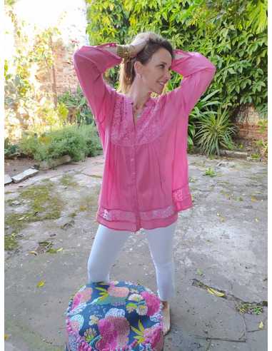 camisa-con-bordado-artesanal-boho-chic-kaylash-detalles-textiles-blanca-moda-femenina-2026