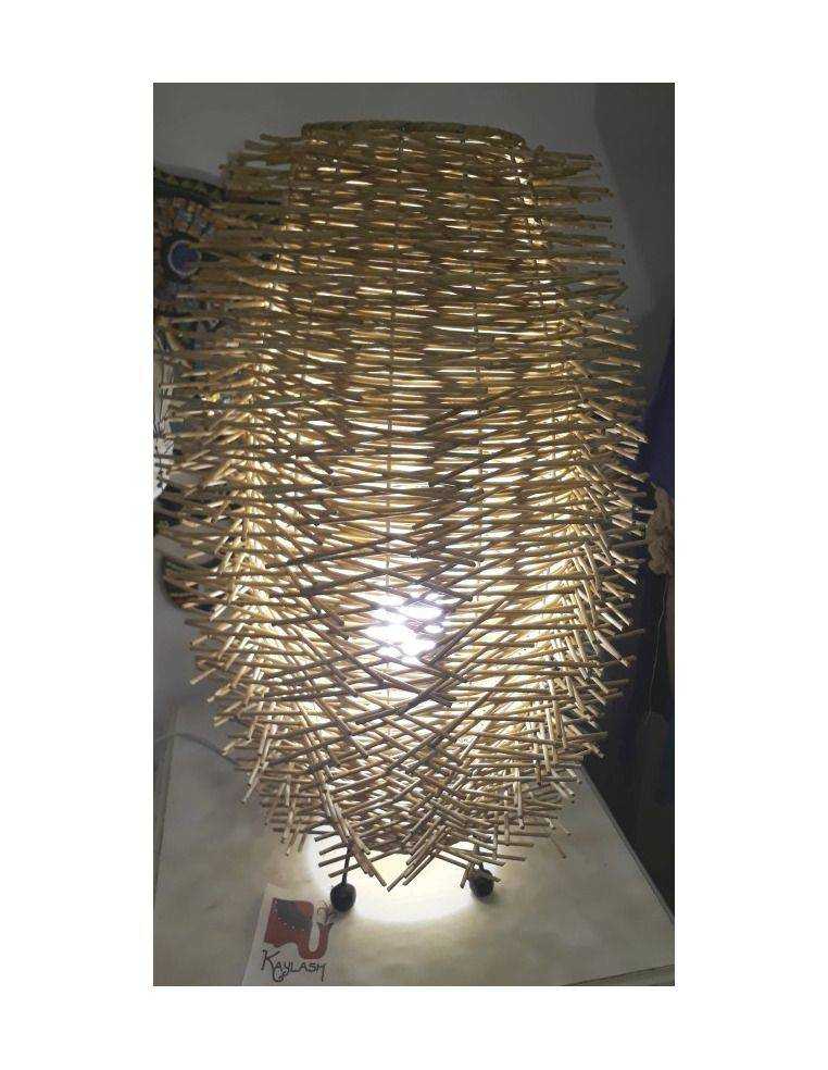 lampara-de-ratan-de-pie-artesanal-iluminacion-boho-chic-fibras-naturales-decoracion-mística-hogar-kaylash