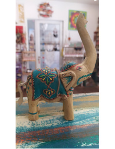 Elefante de trompa alta 2