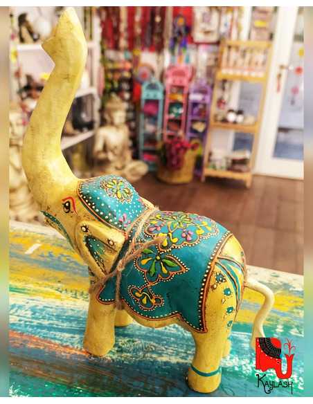 Elefante de trompa alta Elefante de trompa alta