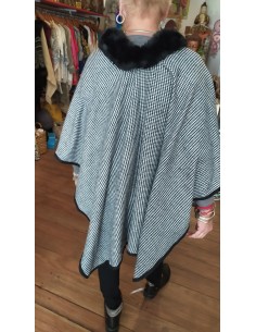 ruana-en-blanco-y-negro-abrigo-mujer-estilo-boho-chic-elegante-invierno-2026-kaylash 2