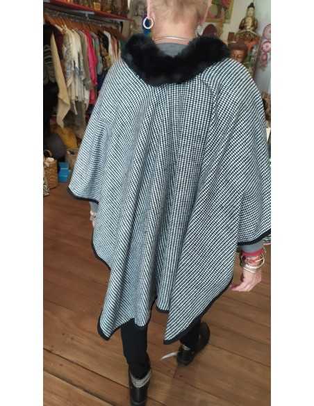 ruana-en-blanco-y-negro-abrigo-mujer-estilo-boho-chic-elegante-invierno-2026-kaylash