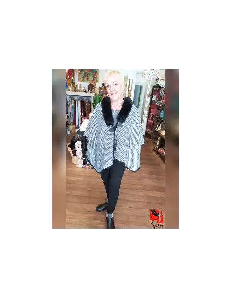 ruana-en-blanco-y-negro-abrigo-mujer-estilo-boho-chic-elegante-invierno-2026-kaylash