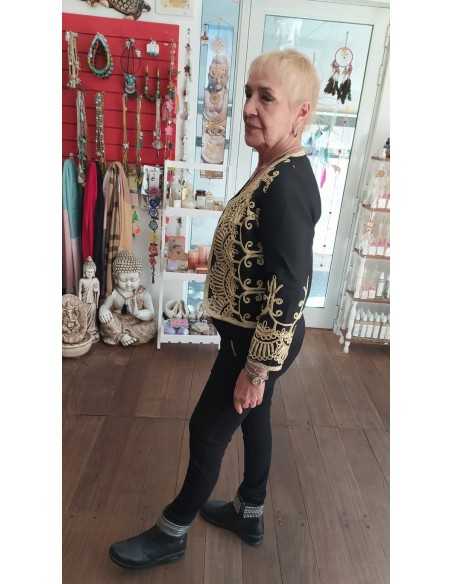 chaqueta-bordada-con-dorado-estilo-boho-chic-lujo-artesanal-indumentaria-mujer-mística-kaylash