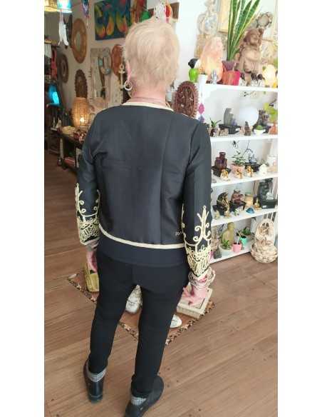 chaqueta-bordada-con-dorado-estilo-boho-chic-lujo-artesanal-indumentaria-mujer-mística-kaylash