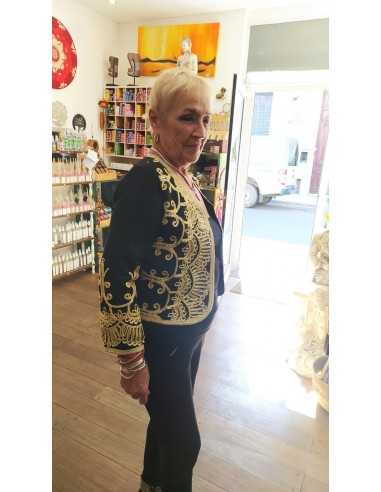 chaqueta-bordada-con-dorado-estilo-boho-chic-lujo-artesanal-indumentaria-mujer-mística-kaylash
