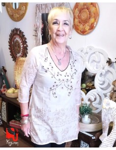 camisola-bordada-vars-estilo-boho-chic-con-detalles-artesanales-textura-fresca-kaylash