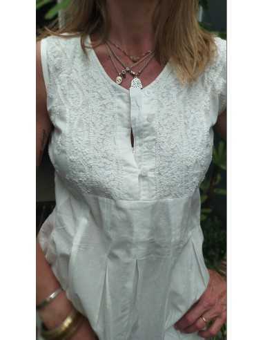 Musculosa bordada blanca