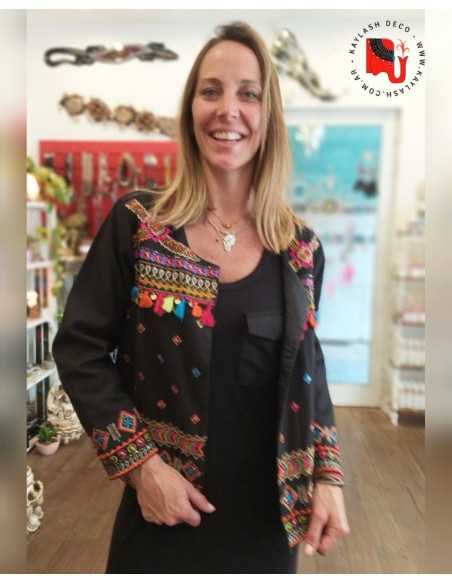 chaqueta-bordada-pom-pon-estilo-boho-chic-artesanal-detalles-color-mujer-kaylash