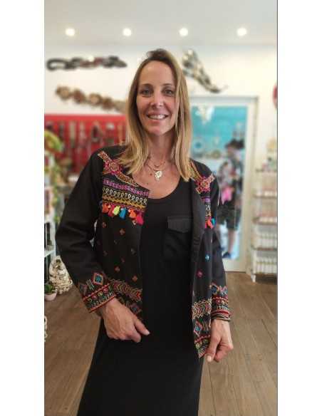 chaqueta-bordada-pom-pon-estilo-boho-chic-artesanal-detalles-color-mujer-kaylash