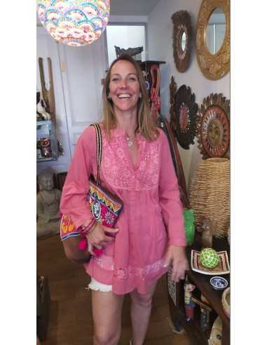 camisa-con-bordado-artesanal-boho-chic-kaylash-detalles-textiles-blanca-moda-femenina-2026