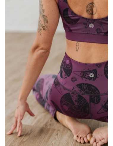 lulea-legging-polvo-de-estrellas-calza-yoga-sustentable-alta-compresion-diseno-galactico-kaylash
