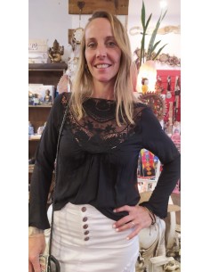 remera-bordada-algodon-premium-detalle-artesanal-kaylash-moda-consciente-calidad