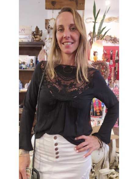 remera-bordada-algodon-premium-detalle-artesanal-kaylash-moda-consciente-calidad