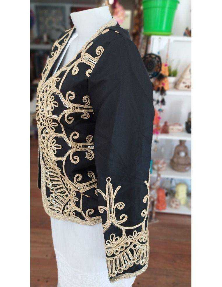 chaqueta-bordada-con-dorado-estilo-boho-chic-lujo-artesanal-indumentaria-mujer-mística-kaylash