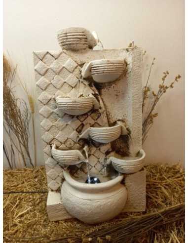 Fuente cacharro pared
