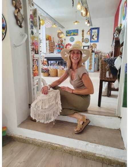 detalle-textura-tejido-gasa-pollera-evase-artesanal