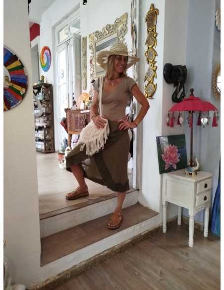 look-boho-romantico-con-pollera-gasa-evase-blanca