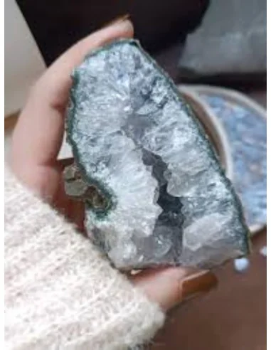 dije-agata-geoda-cristal-natural-piedra-energetica-proteccion-mística-kaylash