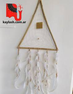 atrapasueno-bambu-plumas-decoracion-boho-chic-proteccion-sueños-artesanal-mistica-kaylash