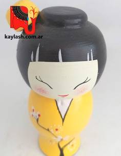 Muñecas japonesas en madera pintadas a mano